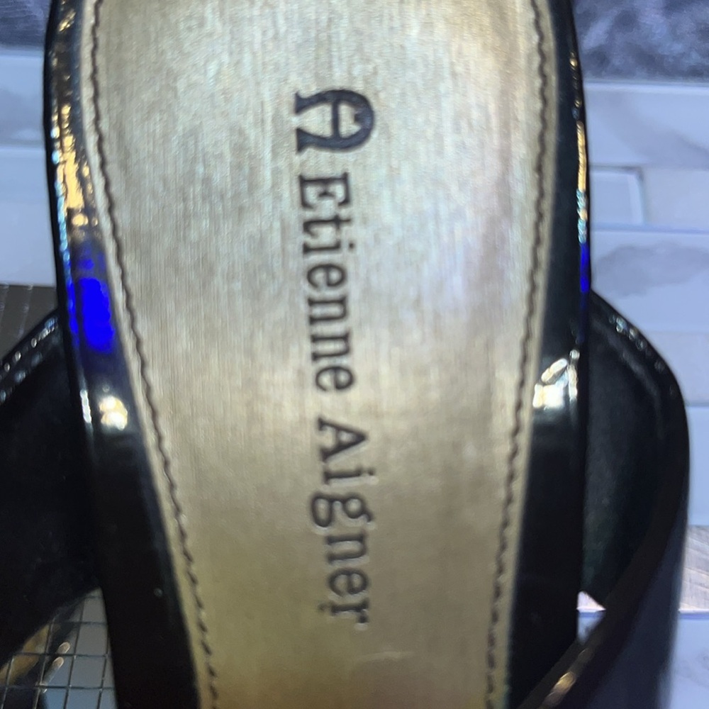 #185-(7) Vintage Italian Etienne Aigner Ladies Wicker Sandals w/ unique wicker - Picture 7 of 11